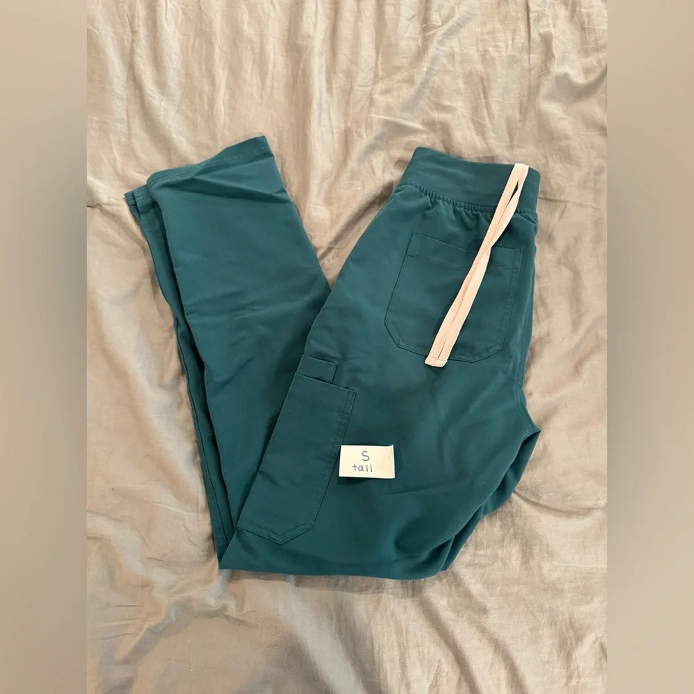 Women’s scrubs - used like new - Picture 6 of 13